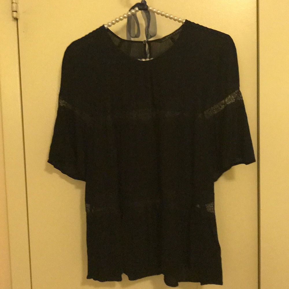 Short sleeve lace accent woven top